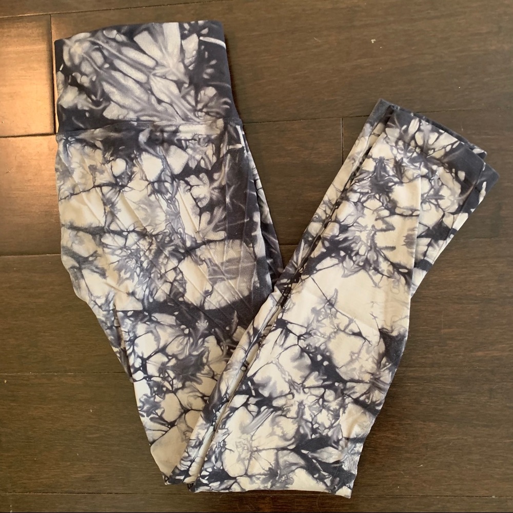 Olive and black tie dye leggings from Soul Cycle S